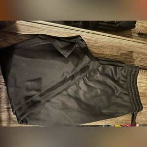 Women’s XL Under Armour sweatpants